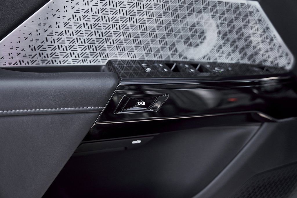 Used 2024 BMW 760i xDrive image 35