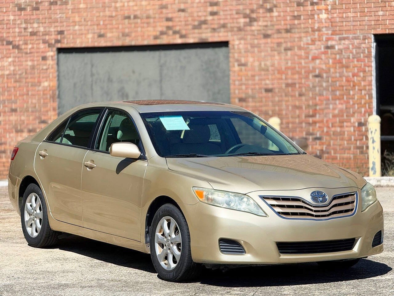 Used 2011 Toyota Camry LE w/ LE Extra-Value Pkg FWD image 5