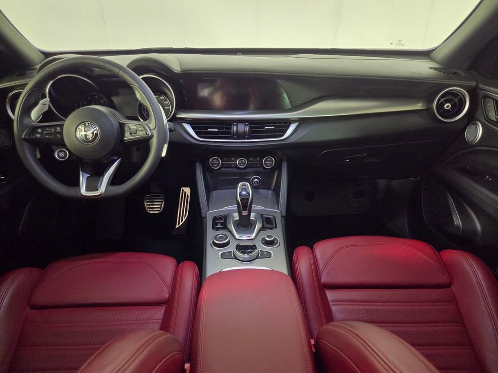 Used 2022 Alfa Romeo Stelvio Veloce AWD/4WD image 28