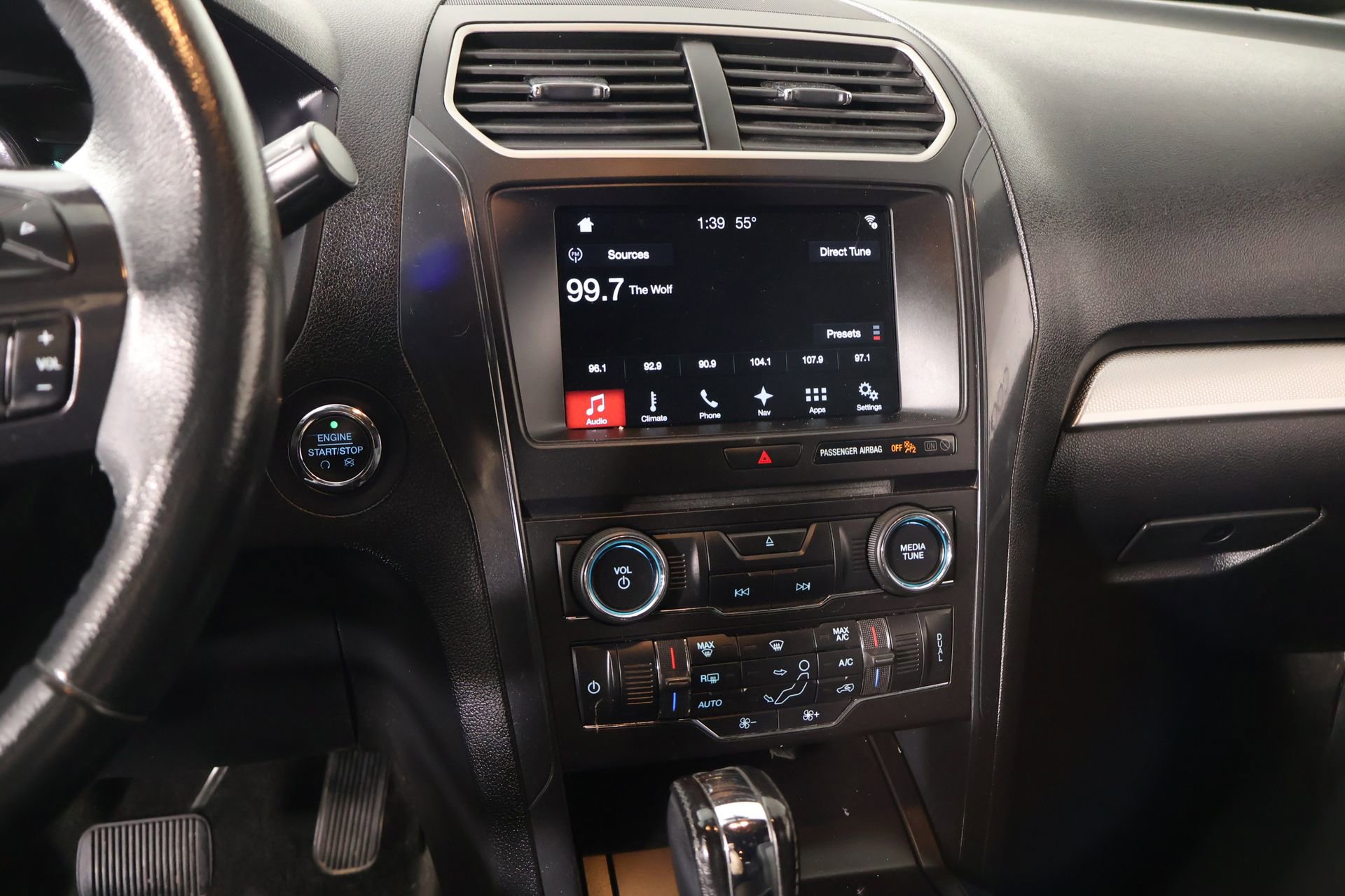 Used 2017 Ford Explorer XLT w/ Equipment Group 201A AWD/4WD image 5
