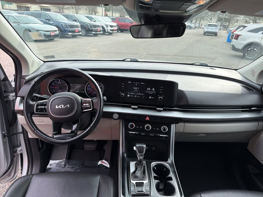 Used 2022 Kia Carnival LX image 20