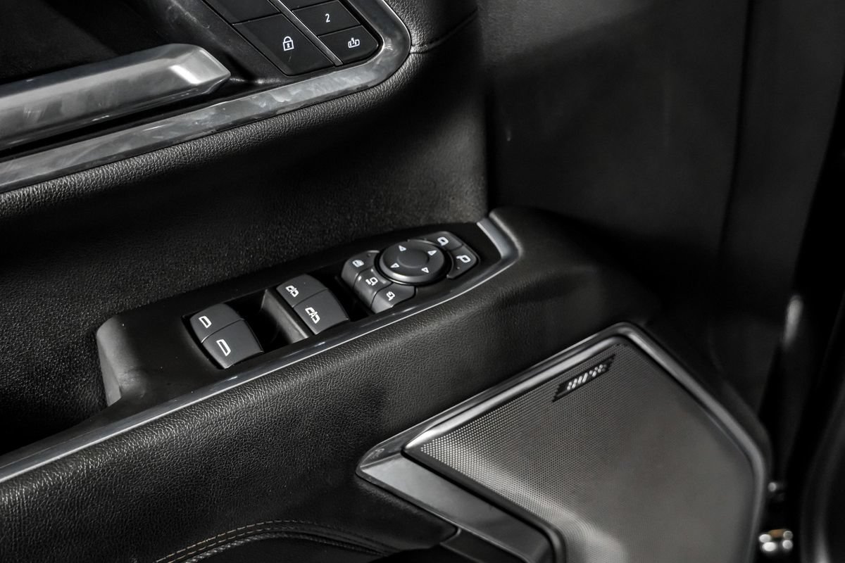 Used 2025 Chevrolet Silverado 3500 High Country w/ Technology Package AWD/4WD image 36