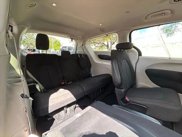 Certified 2020 Chrysler Pacifica Touring w/ Advanced Safetytec Group FWD image 41