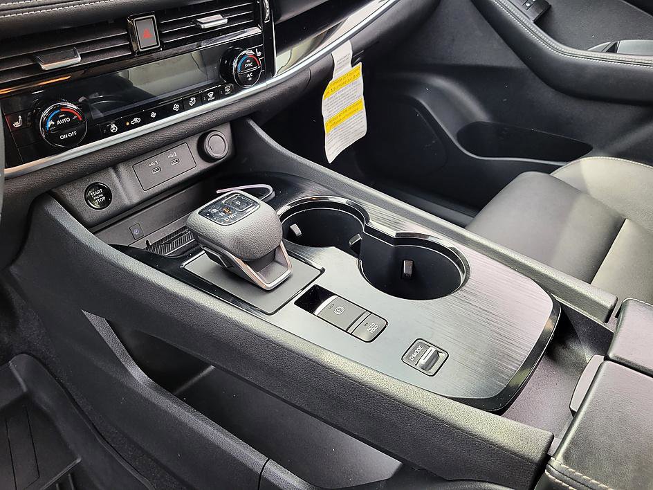 Certified 2025 Nissan Rogue SL image 15