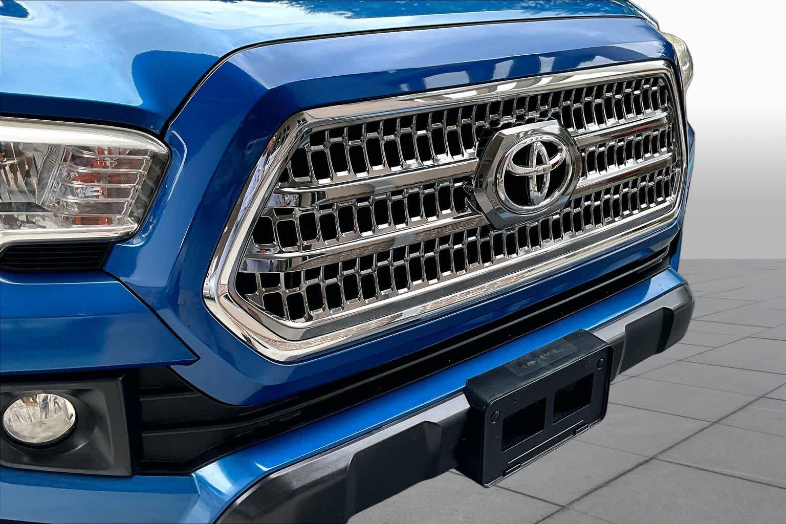 Used 2017 Toyota Tacoma TRD Off-Road w/ Tow Package AWD/4WD image 27