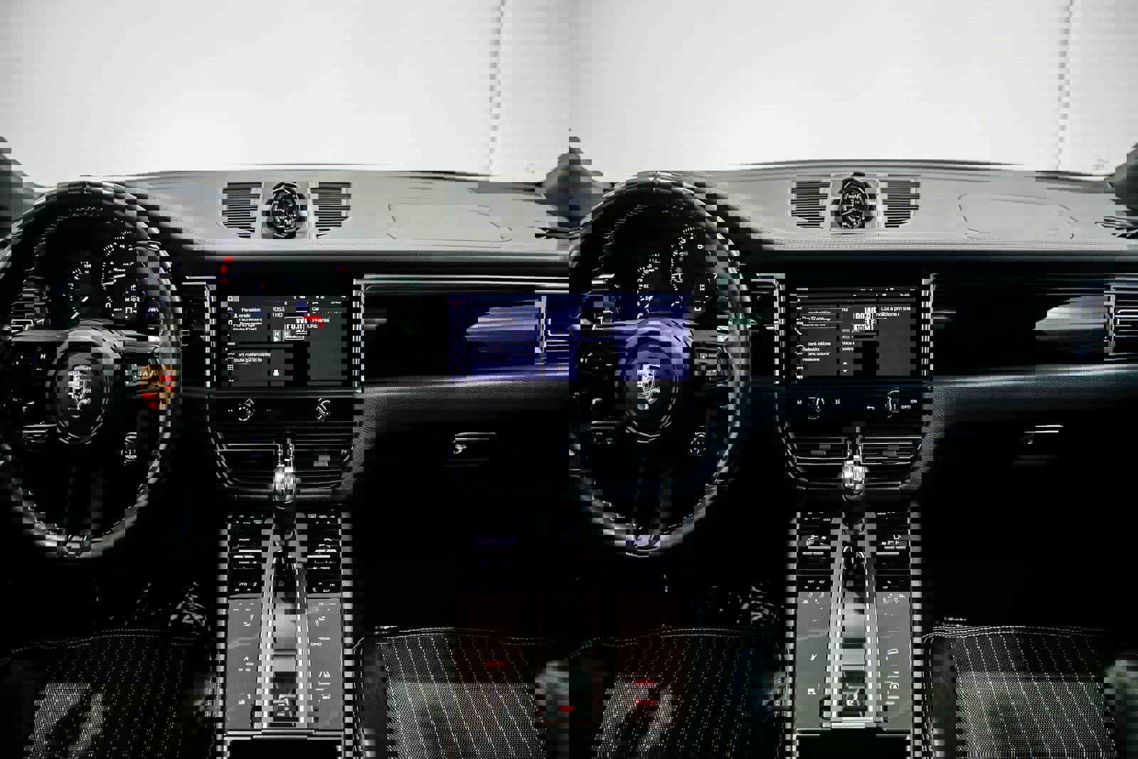 Used 2024 Porsche Macan image 12