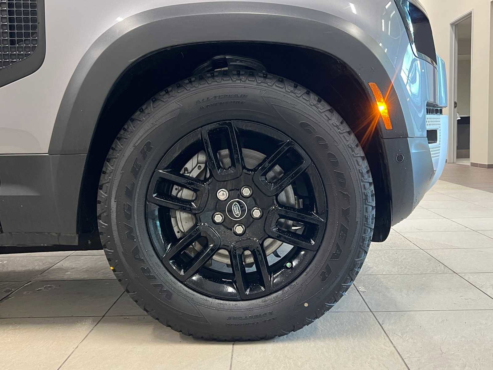 Used 2020 Land Rover Defender 110 SE image 7