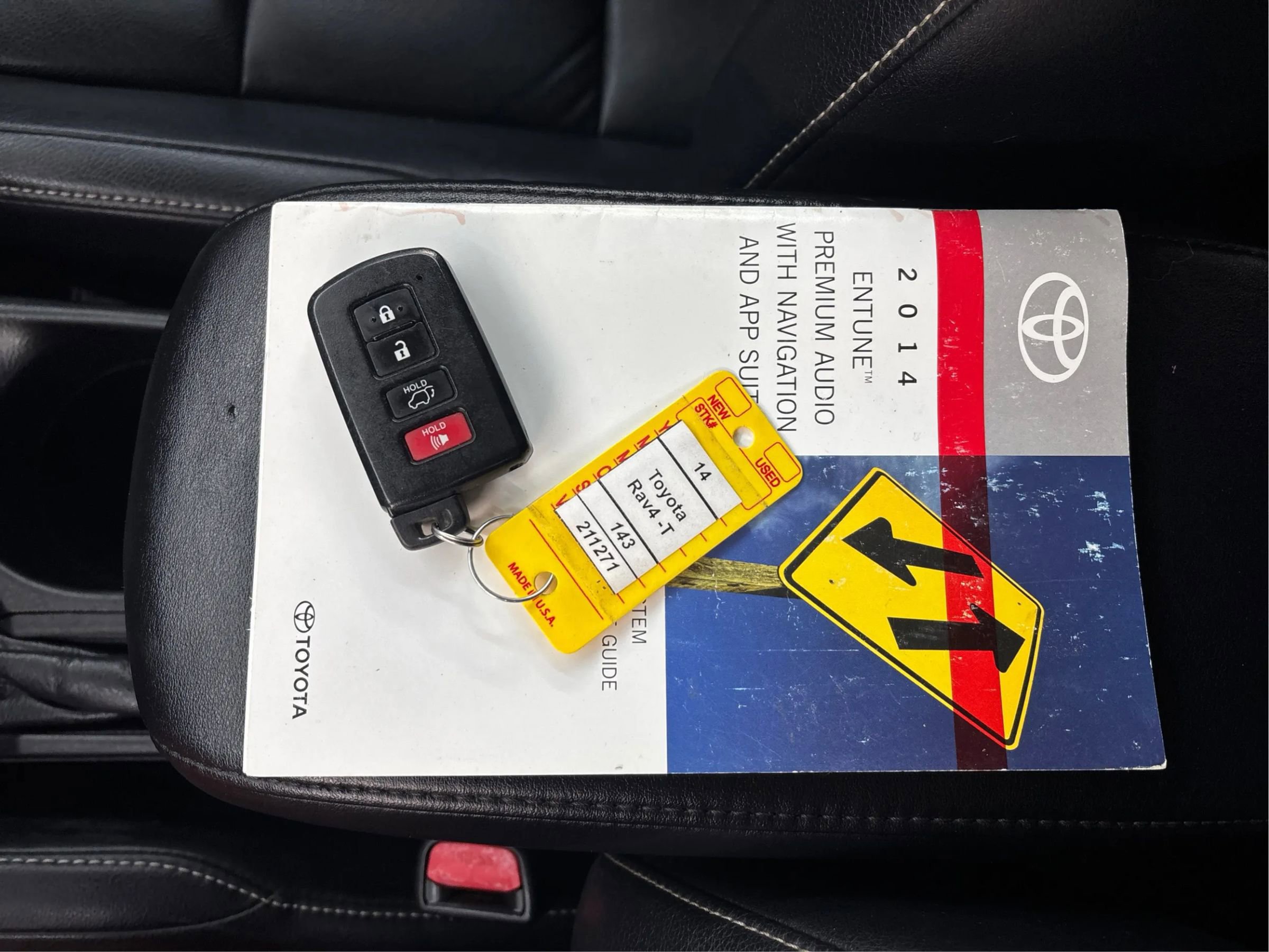 Used 2014 Toyota RAV4 Limited image 40