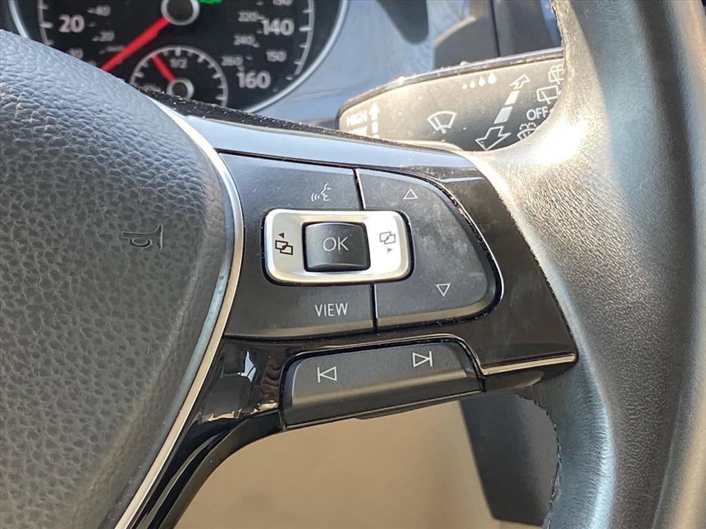 Used 2019 Volkswagen Golf SE image 8