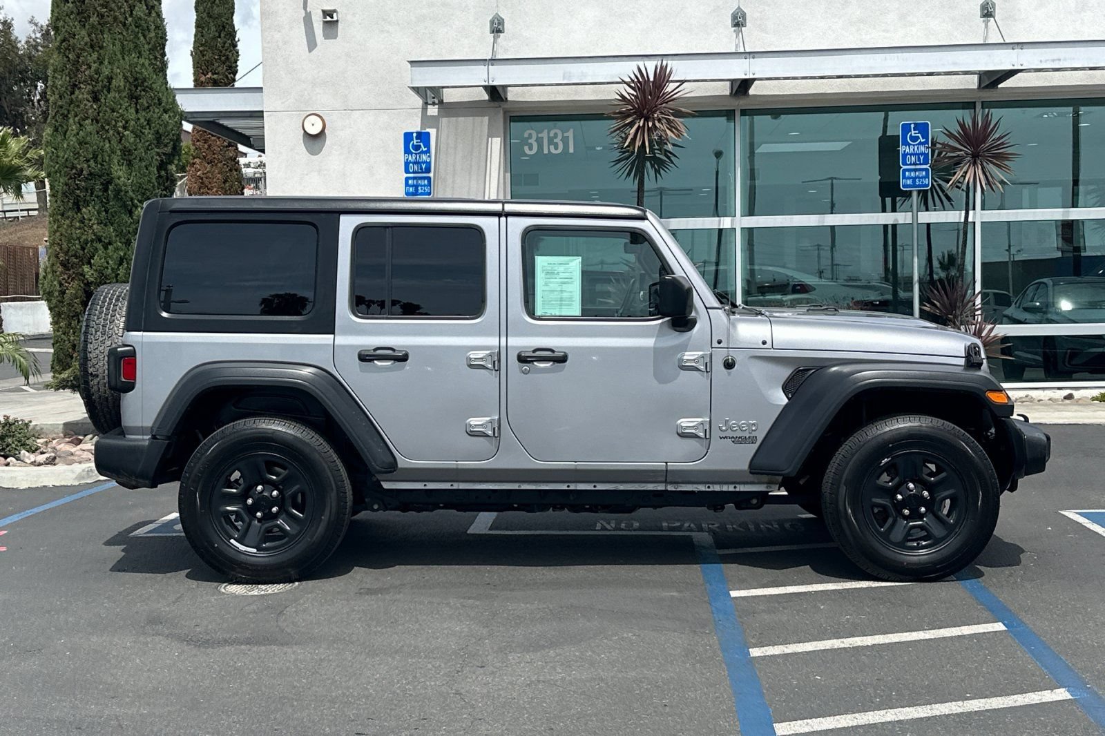 Used 2018 Jeep Wrangler Unlimited Sport AWD/4WD image 3