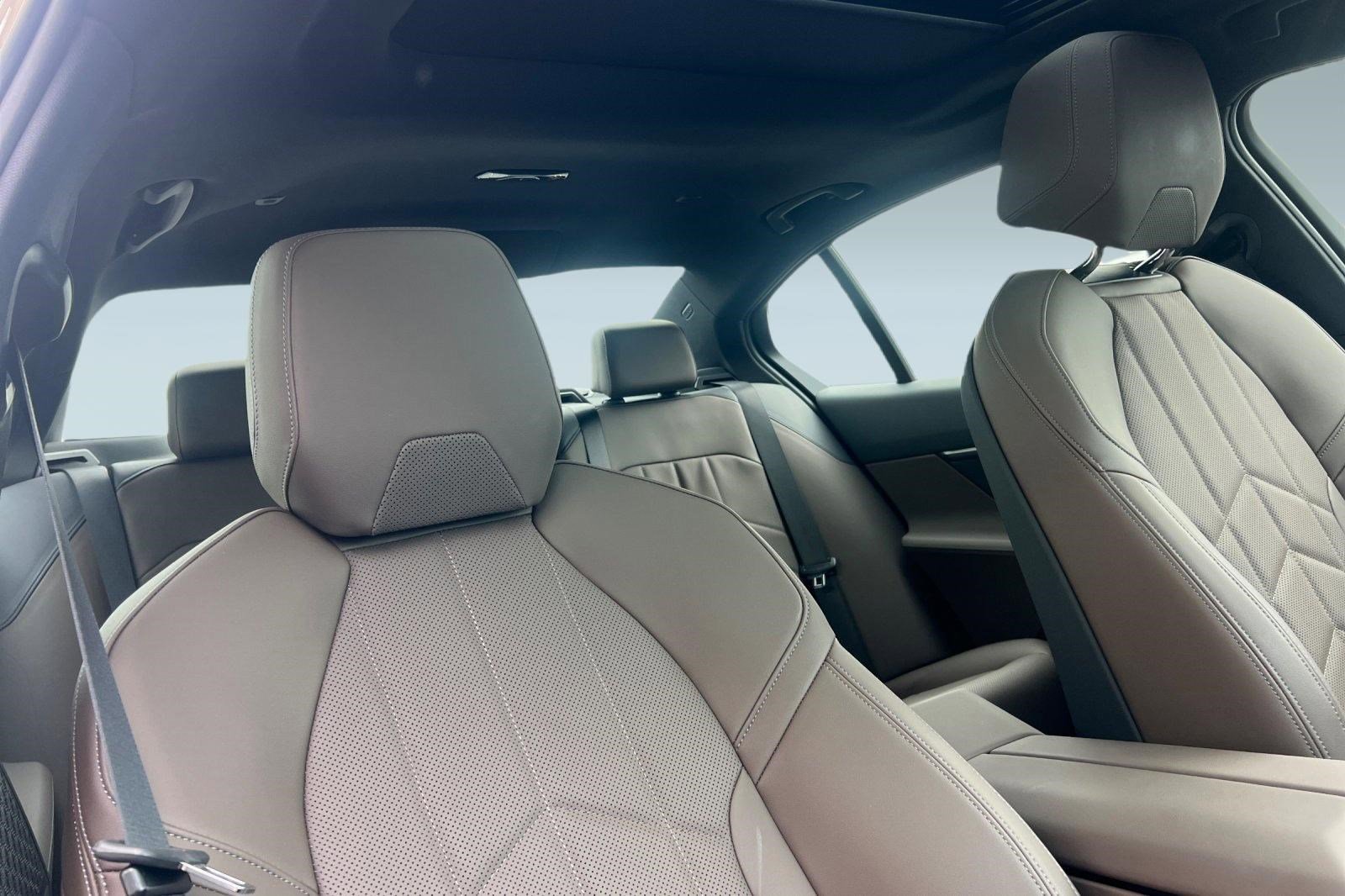 Used 2026 BMW 530i w/ M Sport Package image 34