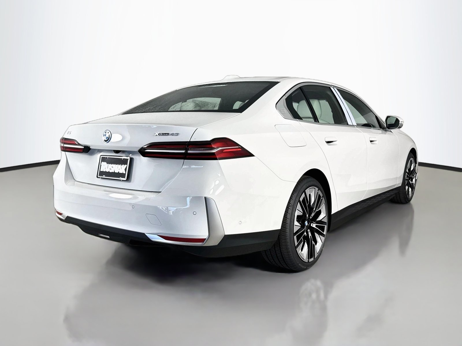 New 2027 BMW i5 M60 AWD/4WD image 7