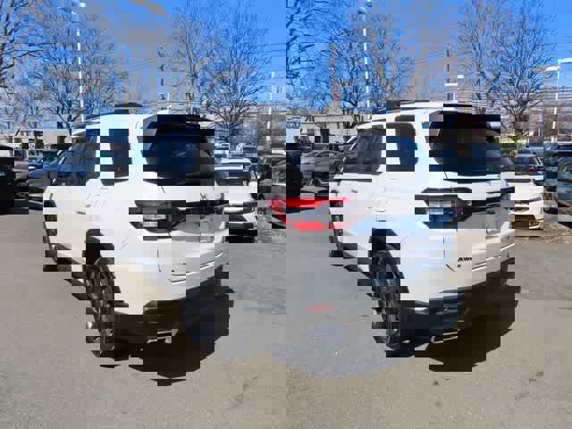 Used 2023 Honda Pilot Sport image 4