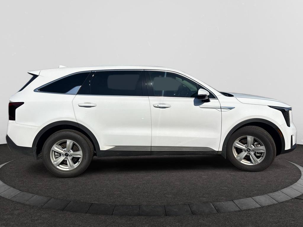 Certified 2026 Kia Sorento LX FWD image 4