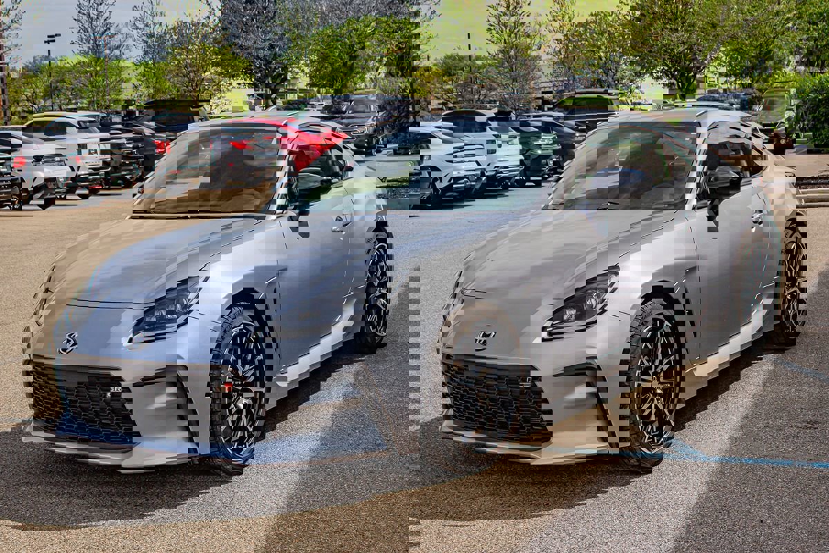 Used 2022 Toyota GR86 w/ ALL Weather Mat Package (TMS) image 3