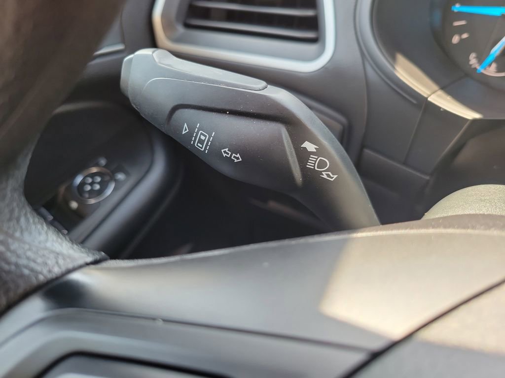 Used 2020 Ford Edge SE image 16