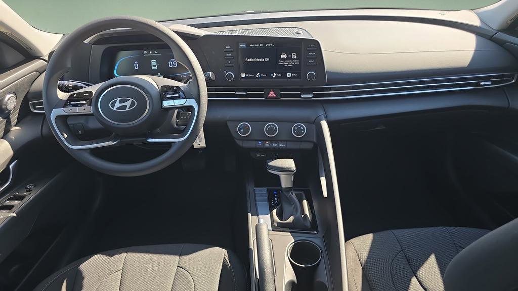 New 2026 Hyundai Elantra SE FWD image 18