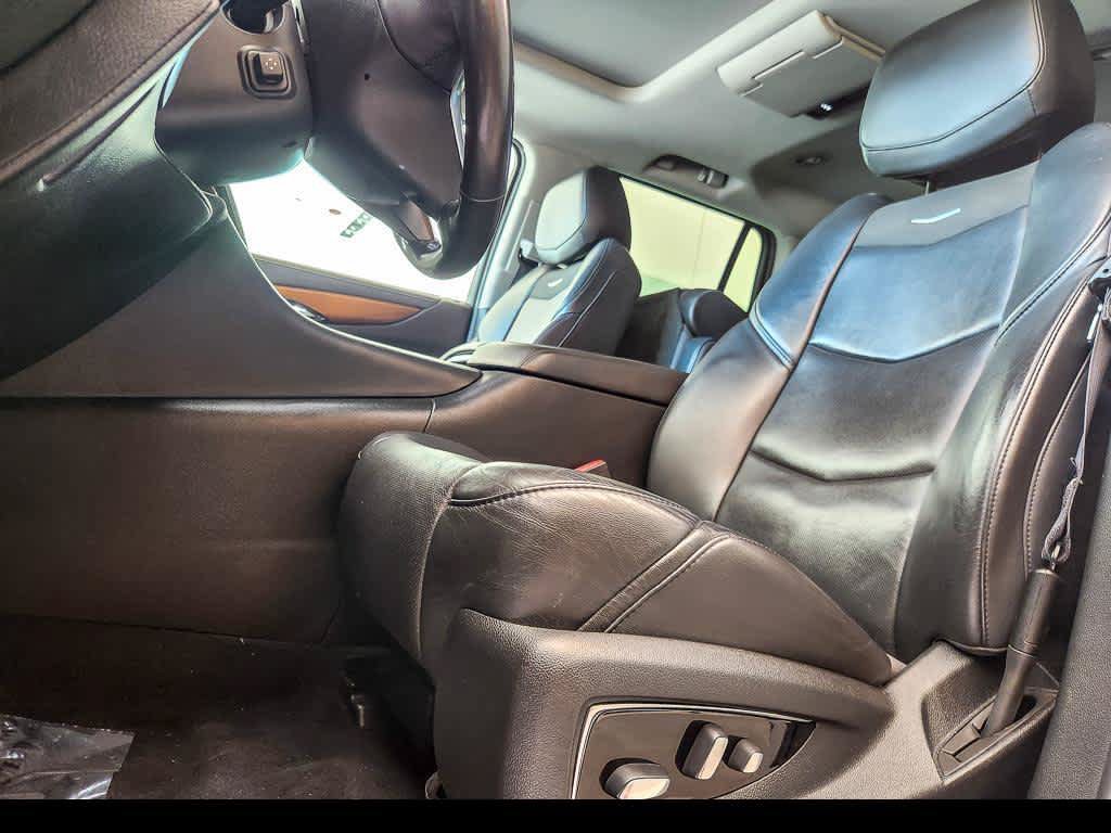 Used 2018 Cadillac Escalade Premium Luxury AWD/4WD image 9