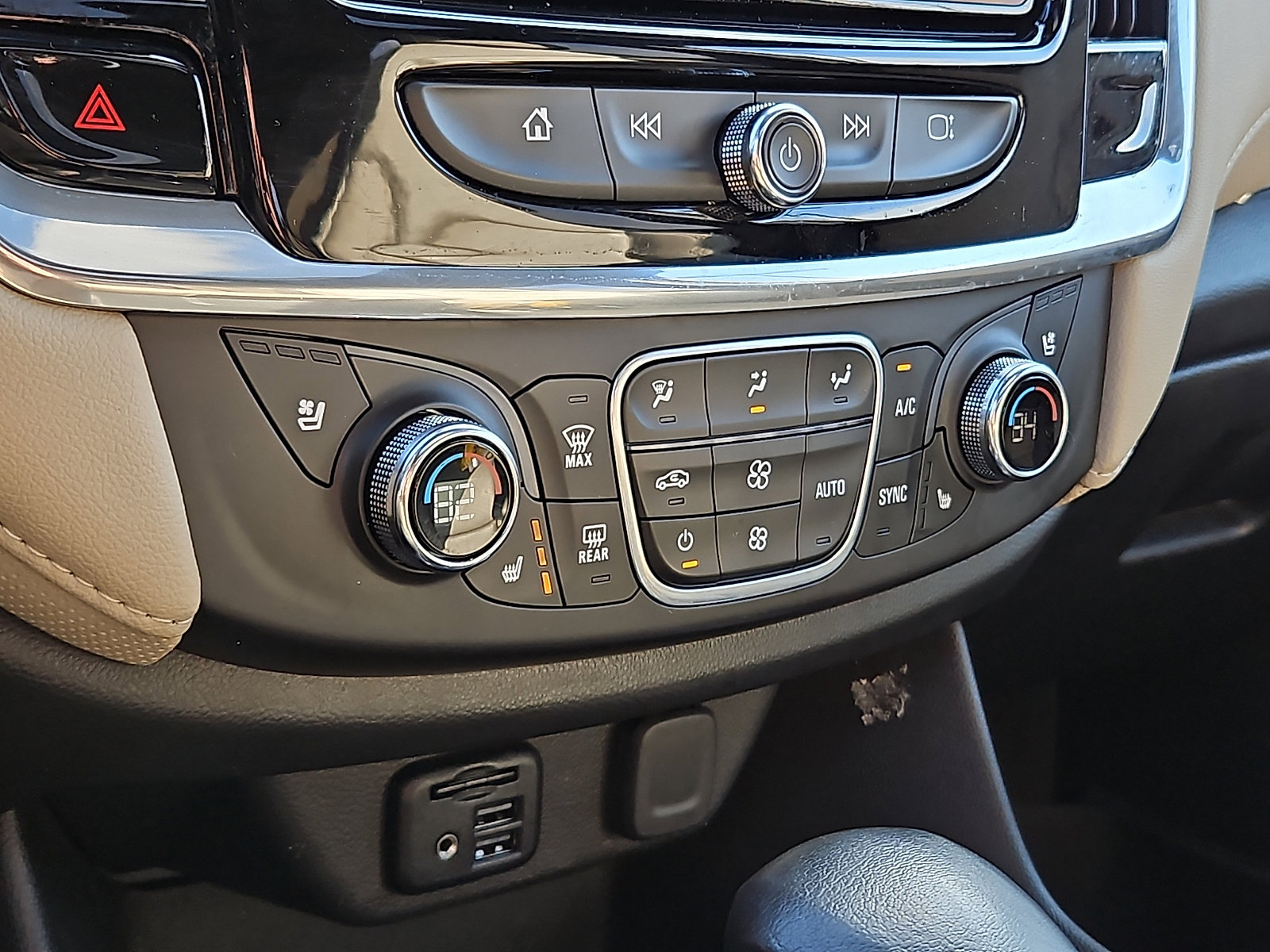 Used 2022 Chevrolet Traverse Premier image 16