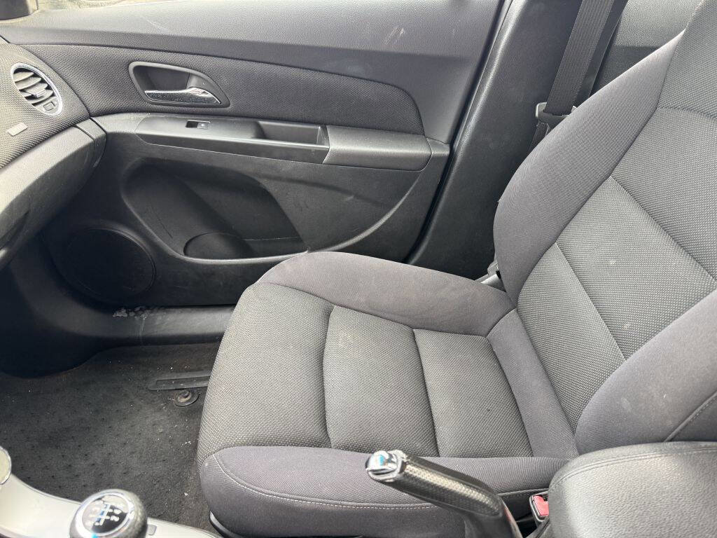 Used 2012 Chevrolet Cruze LT image 11