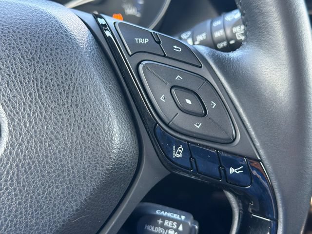 Used 2020 Toyota C-HR XLE FWD image 26