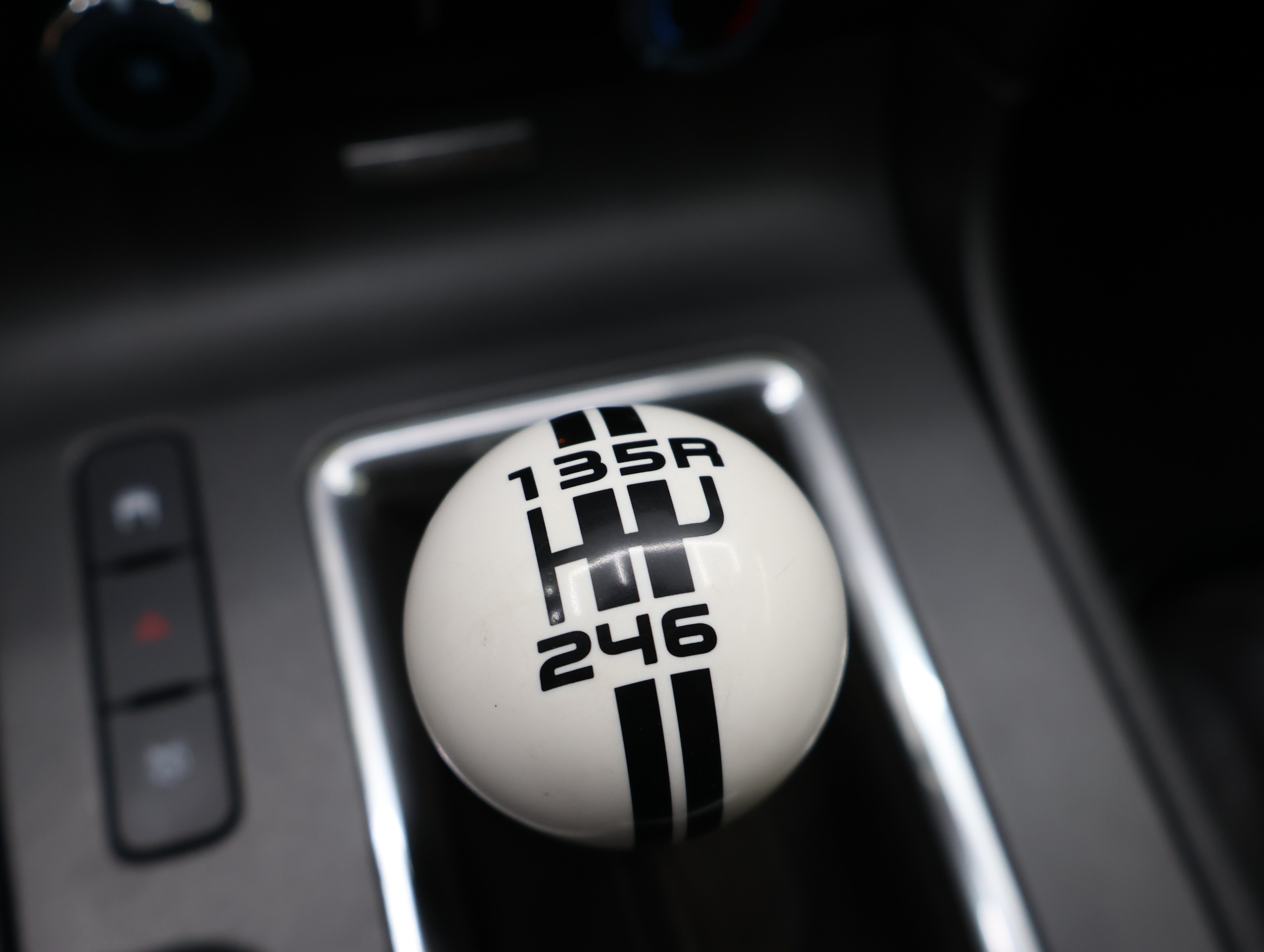 Used 2011 Ford Mustang Shelby GT500 RWD image 39