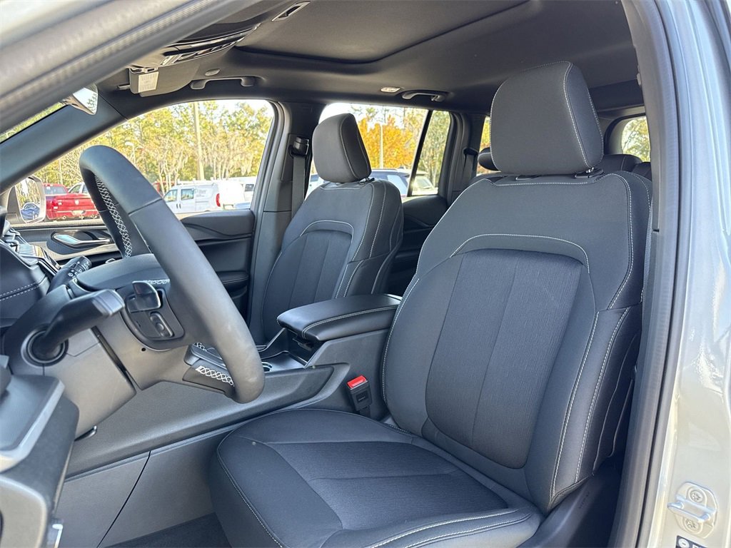 New 2025 Jeep Grand Cherokee Laredo X image 10