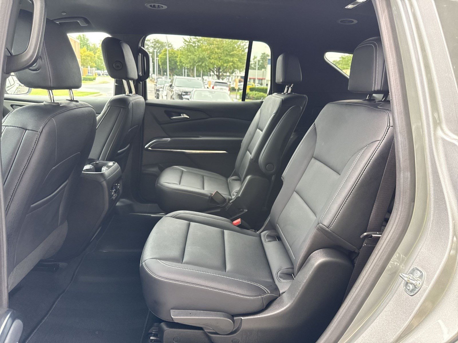 Used 2025 Chevrolet Traverse LT AWD/4WD image 23