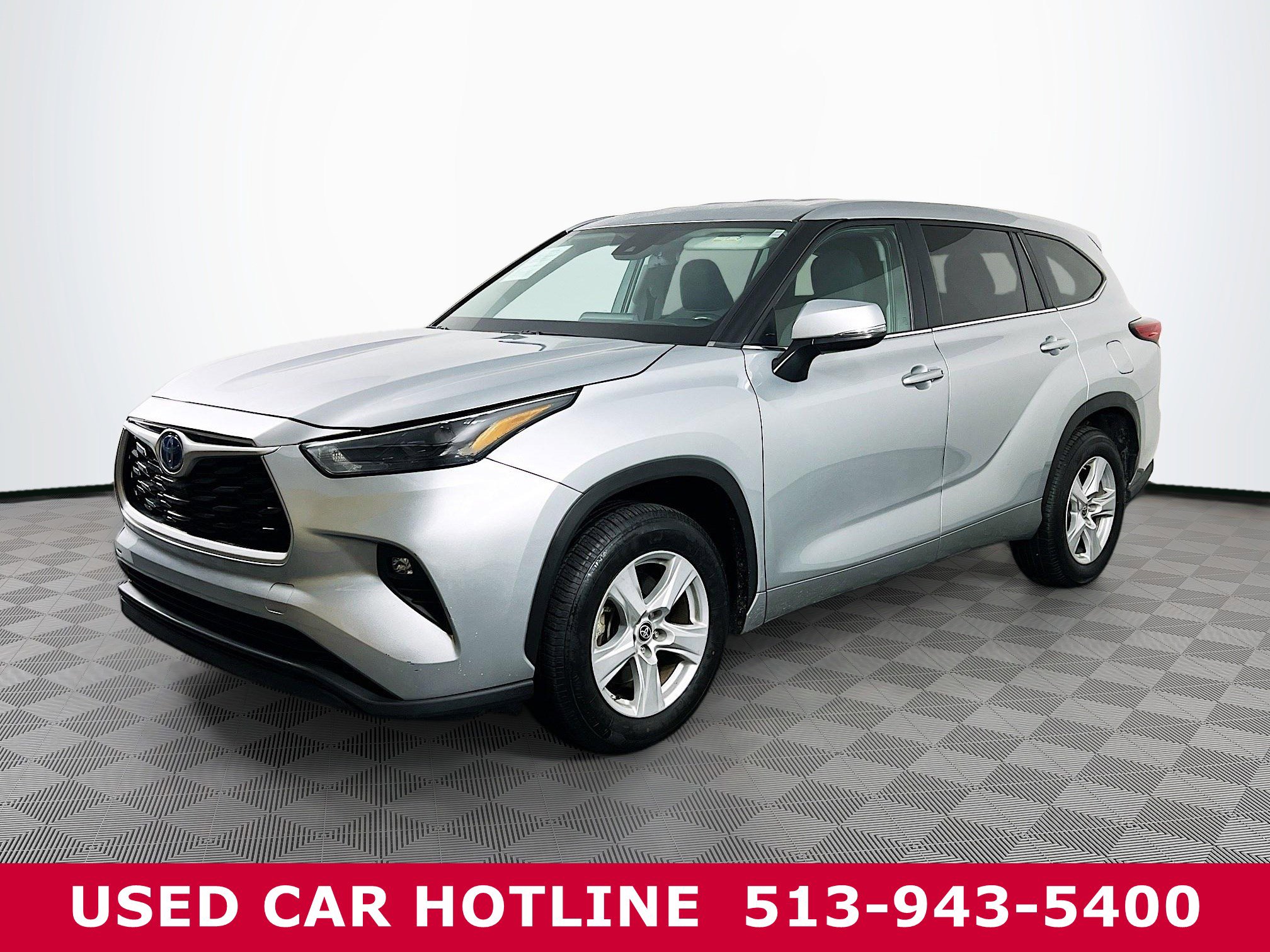 Used 2023 Toyota Highlander LE image 2