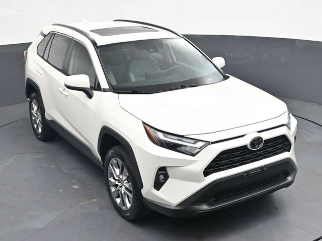 Used 2022 Toyota RAV4 XLE Premium AWD/4WD image 21
