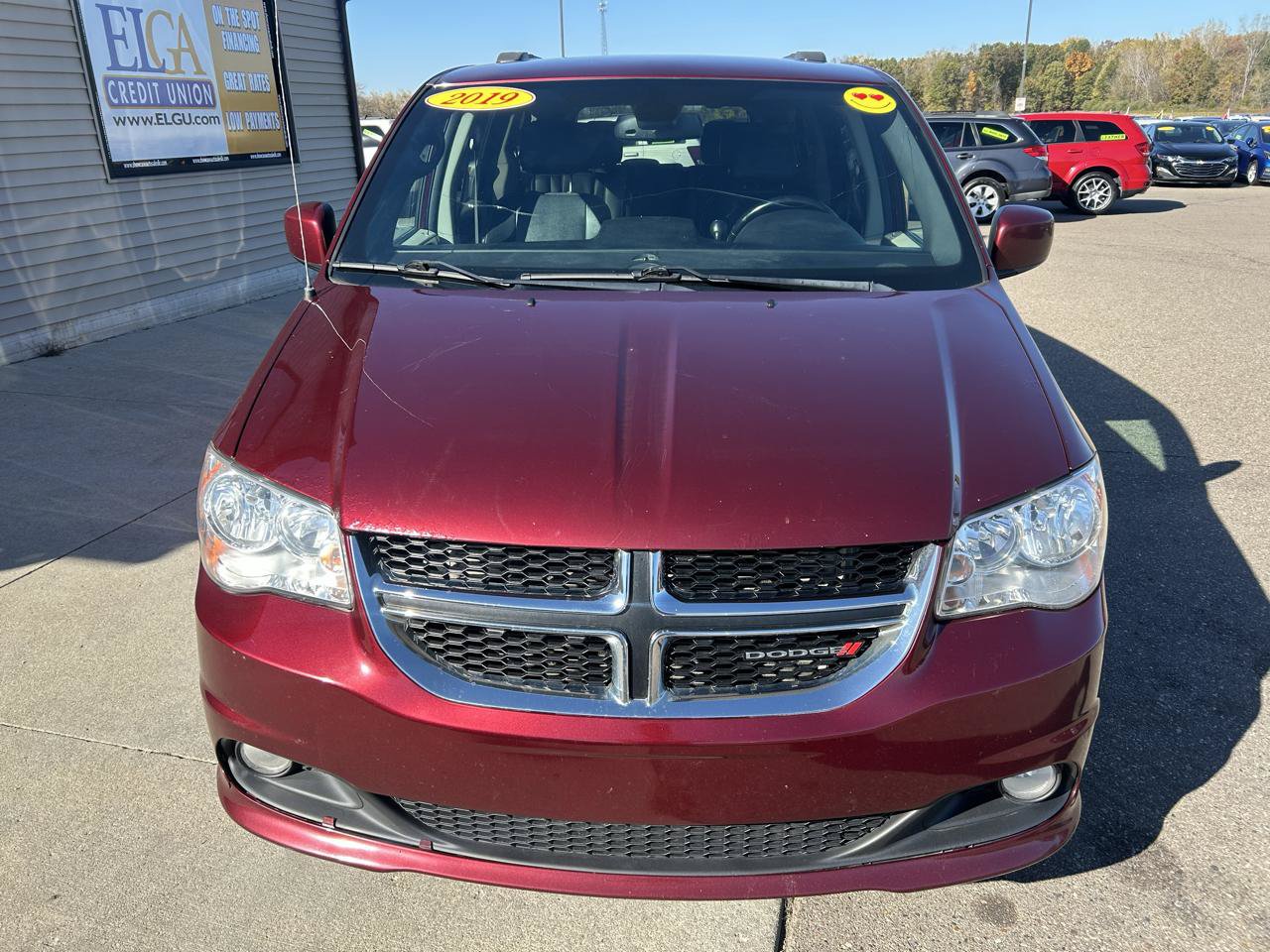 Used 2019 Dodge Grand Caravan SXT FWD image 2