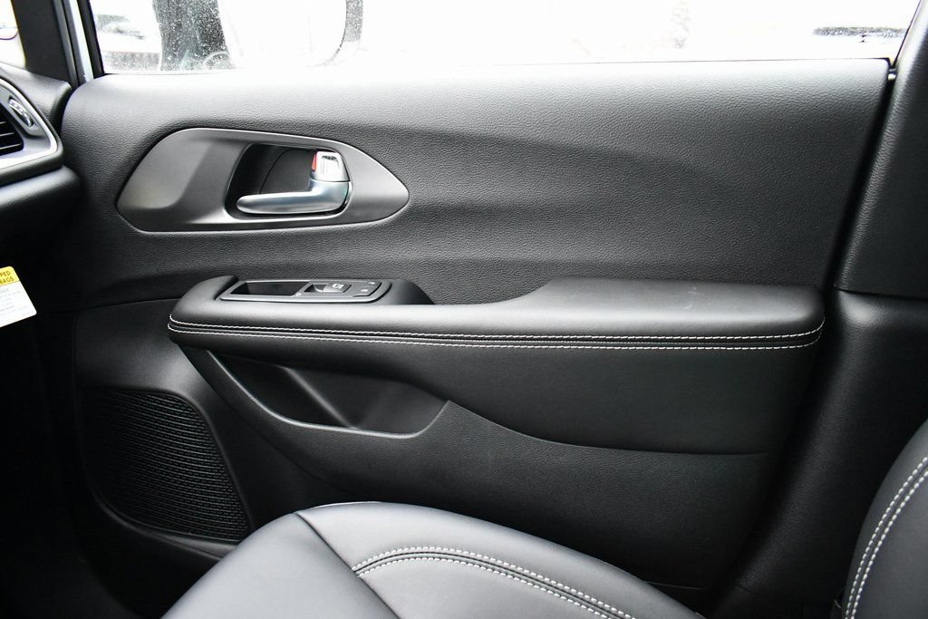 New 2026 Chrysler Voyager LX FWD image 21