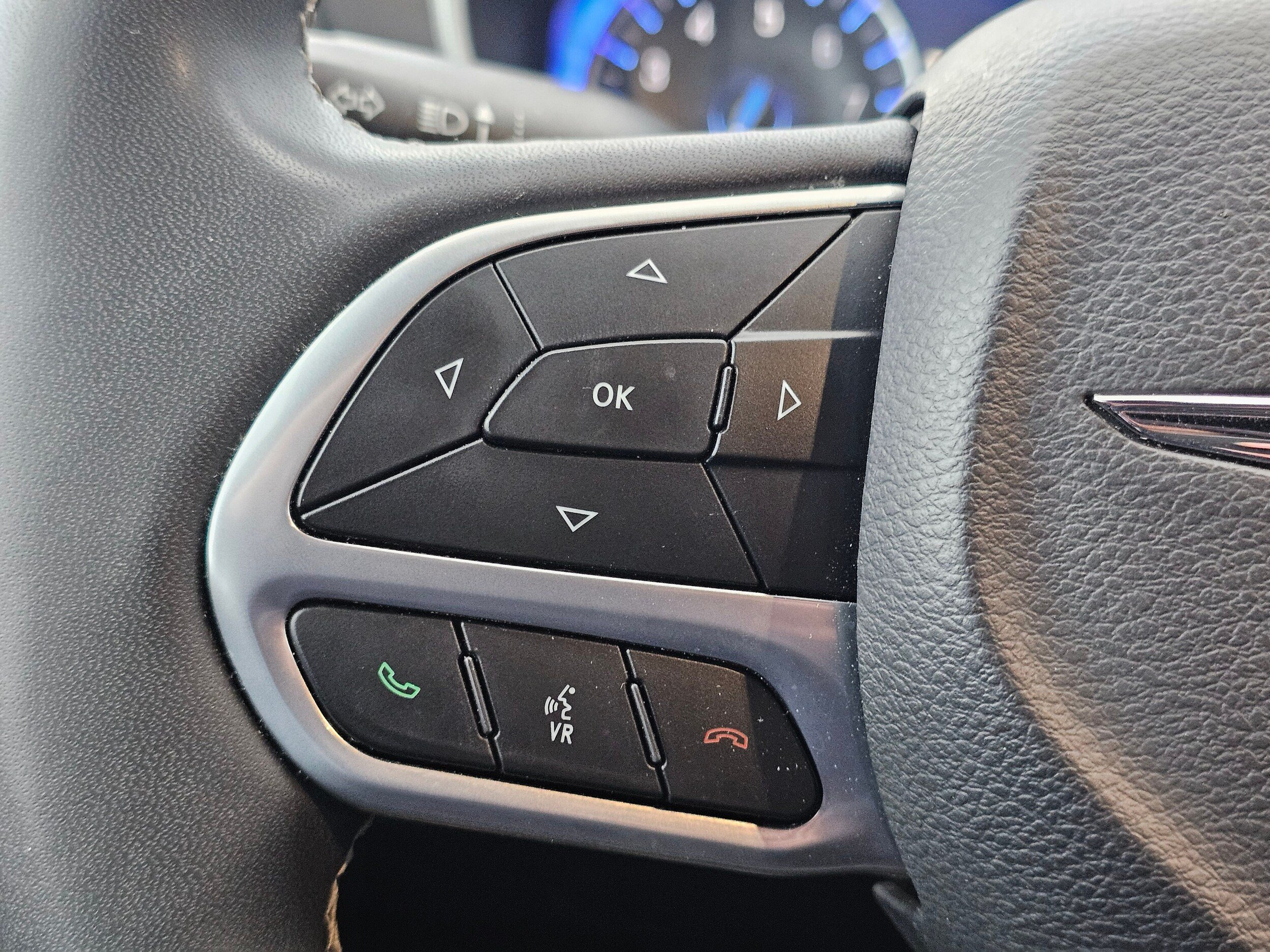 Used 2025 Chrysler Pacifica Select FWD image 25