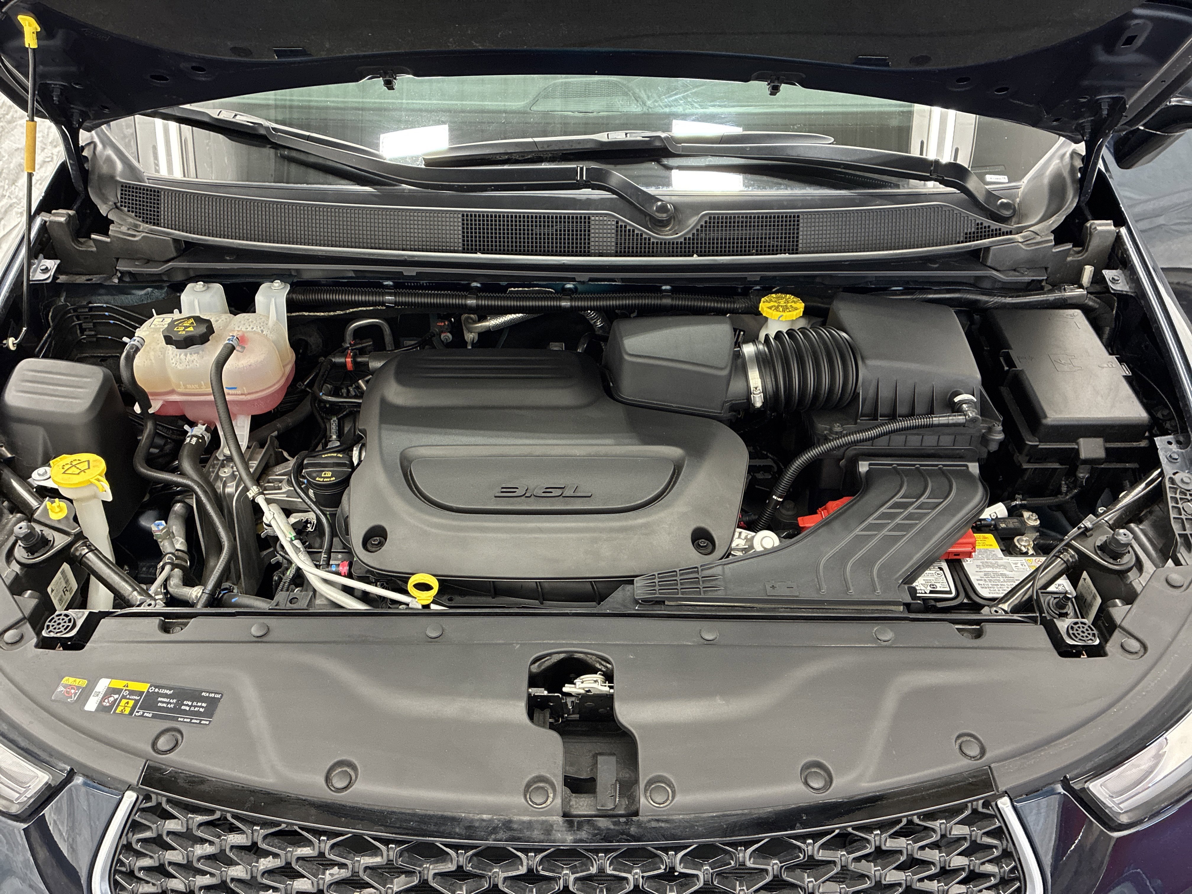 Certified 2025 Chrysler Pacifica Pinnacle w/ Trailer Tow Group AWD/4WD image 8