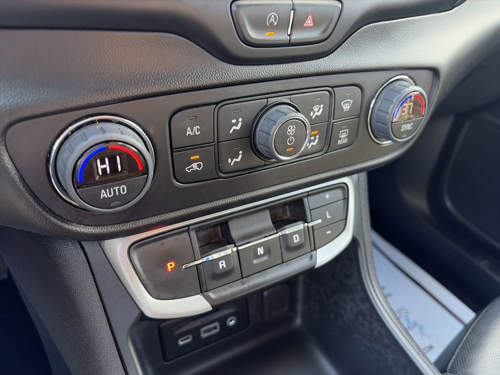 Used 2023 GMC Terrain SLT w/ Elevation Edition image 18