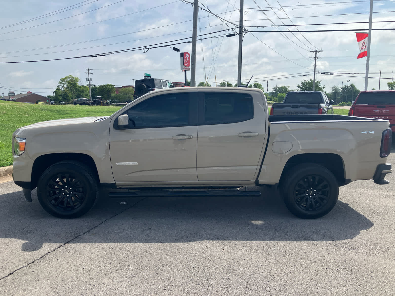 Used 2022 GMC Canyon Elevation w/ Elevation Premium Package AWD/4WD image 4