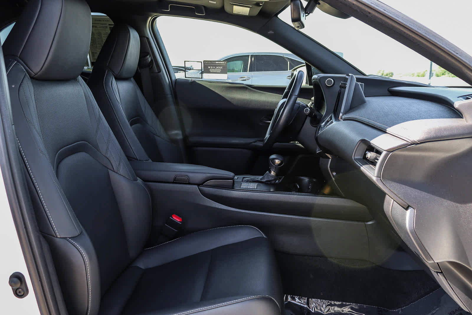 Certified 2024 Lexus UX 250h F Sport FWD image 19