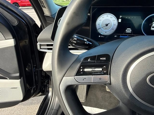 Used 2025 Hyundai Elantra Limited FWD image 19