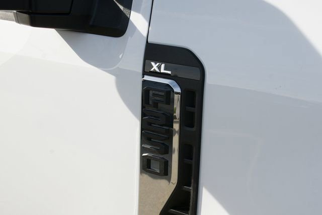 New 2026 Ford F250 XL w/ F-250 >10K GVWR Package image 9