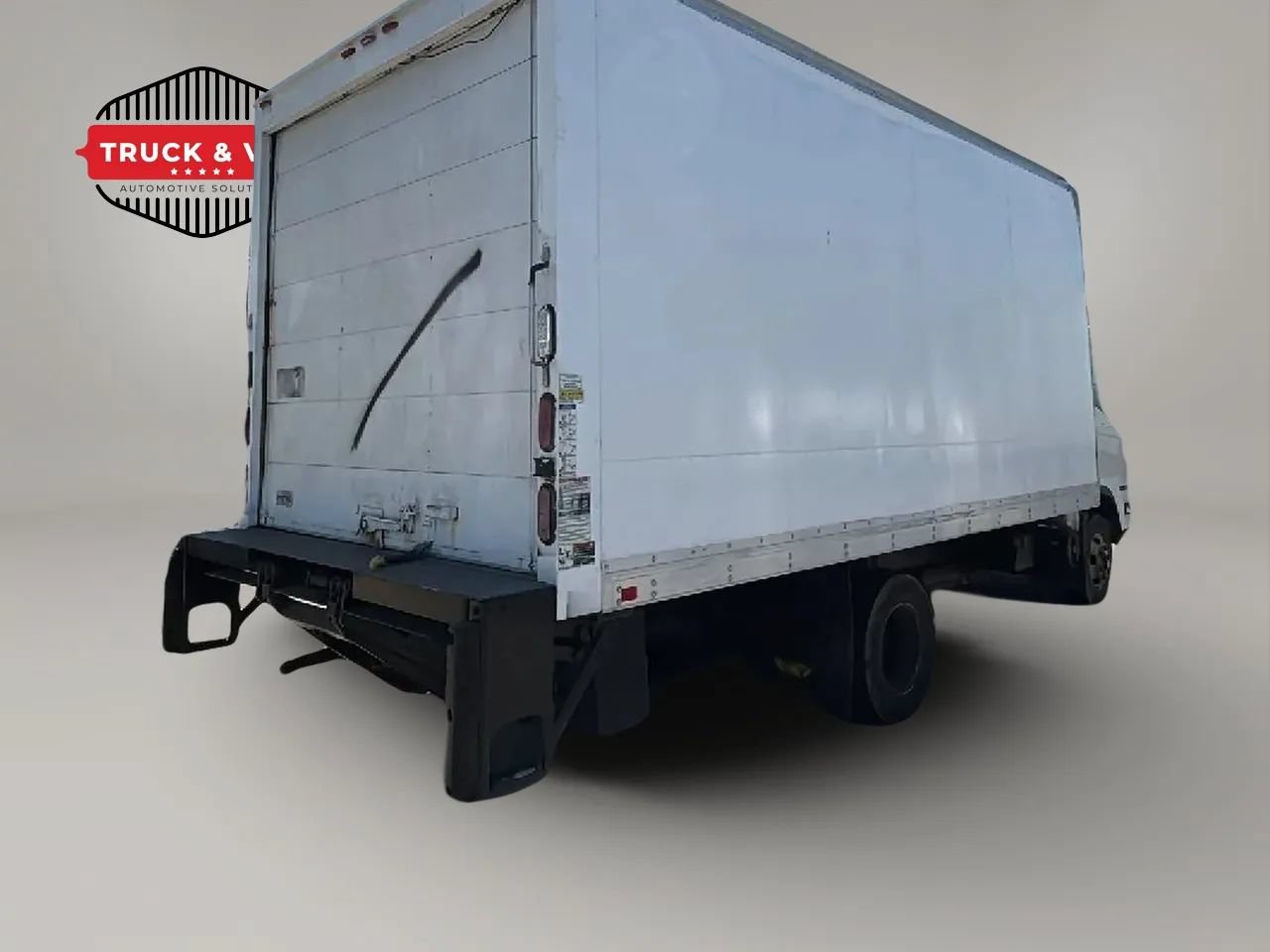 Used 2016 Isuzu NPR RWD image 5