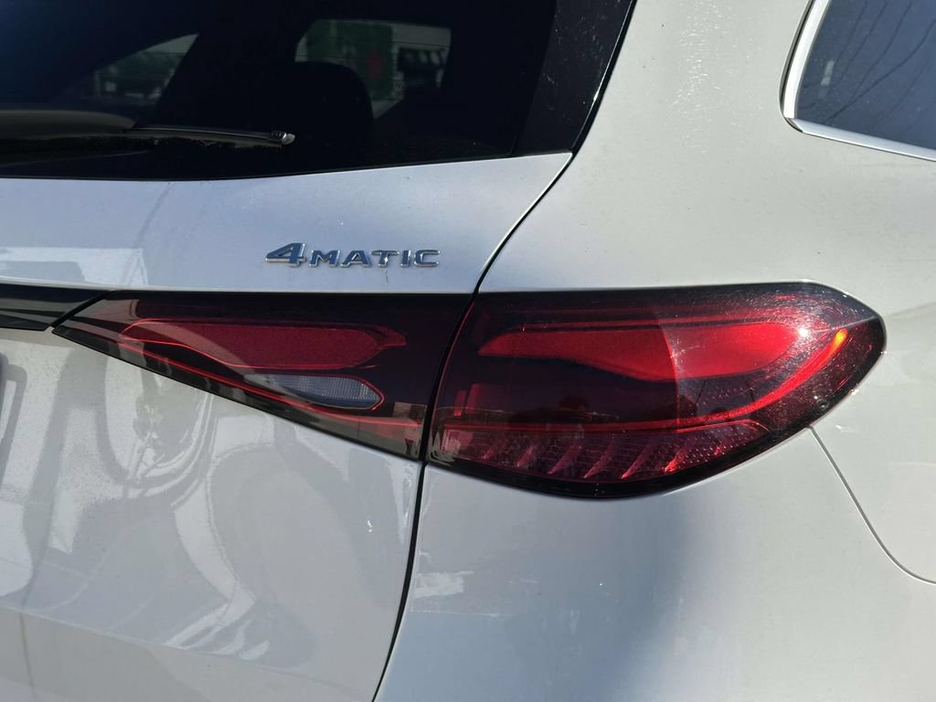 Used 2024 Mercedes-Benz GLC 300 4MATIC image 11