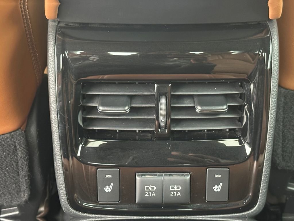 Used 2019 Toyota Avalon Limited image 23