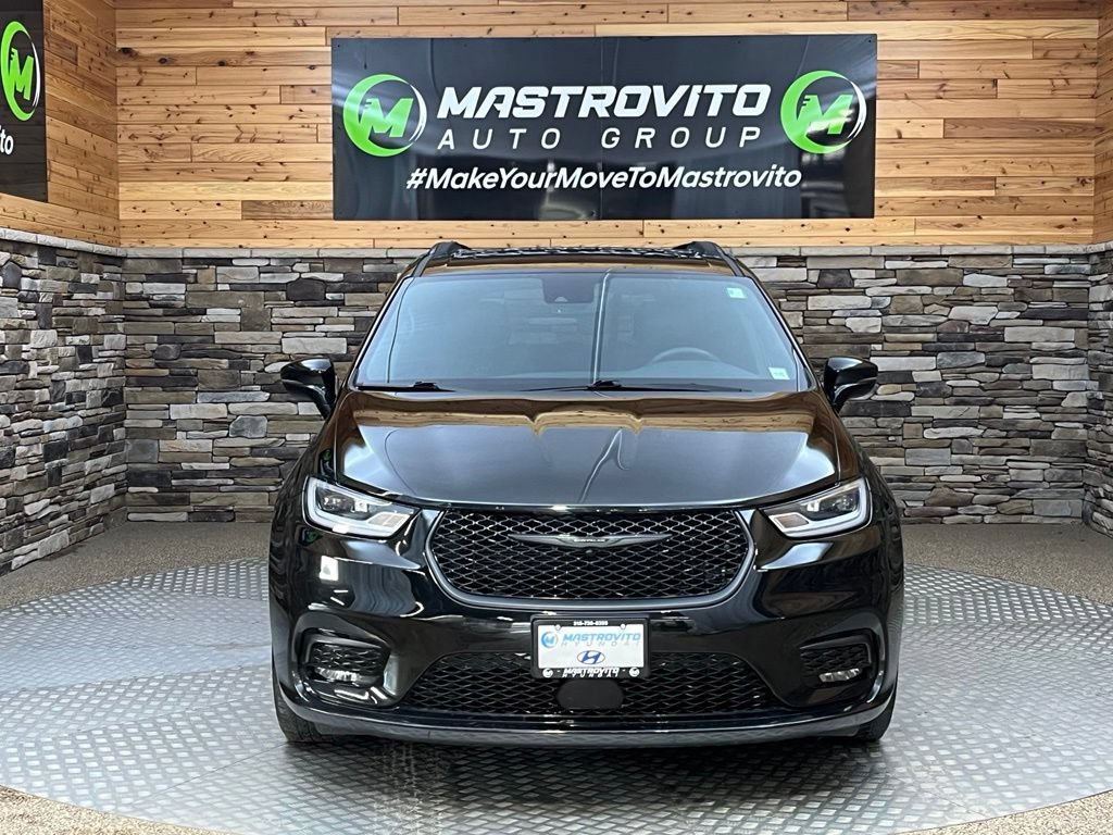 Used 2022 Chrysler Pacifica Touring-L w/ S Appearance Package AWD/4WD image 3