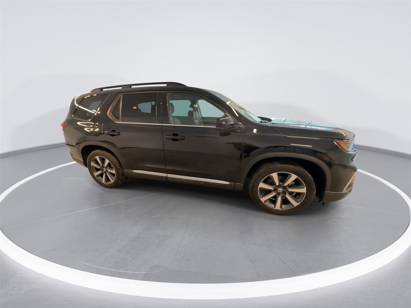 Used 2025 Honda Pilot Touring image 9