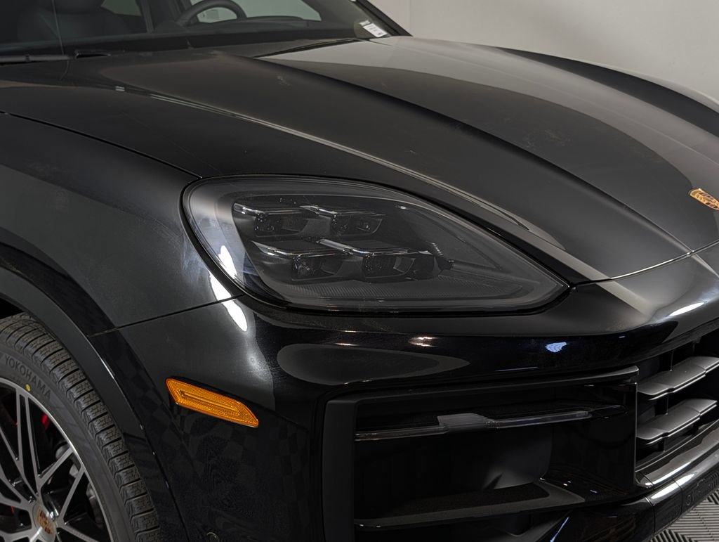 Certified 2025 Porsche Cayenne S image 15