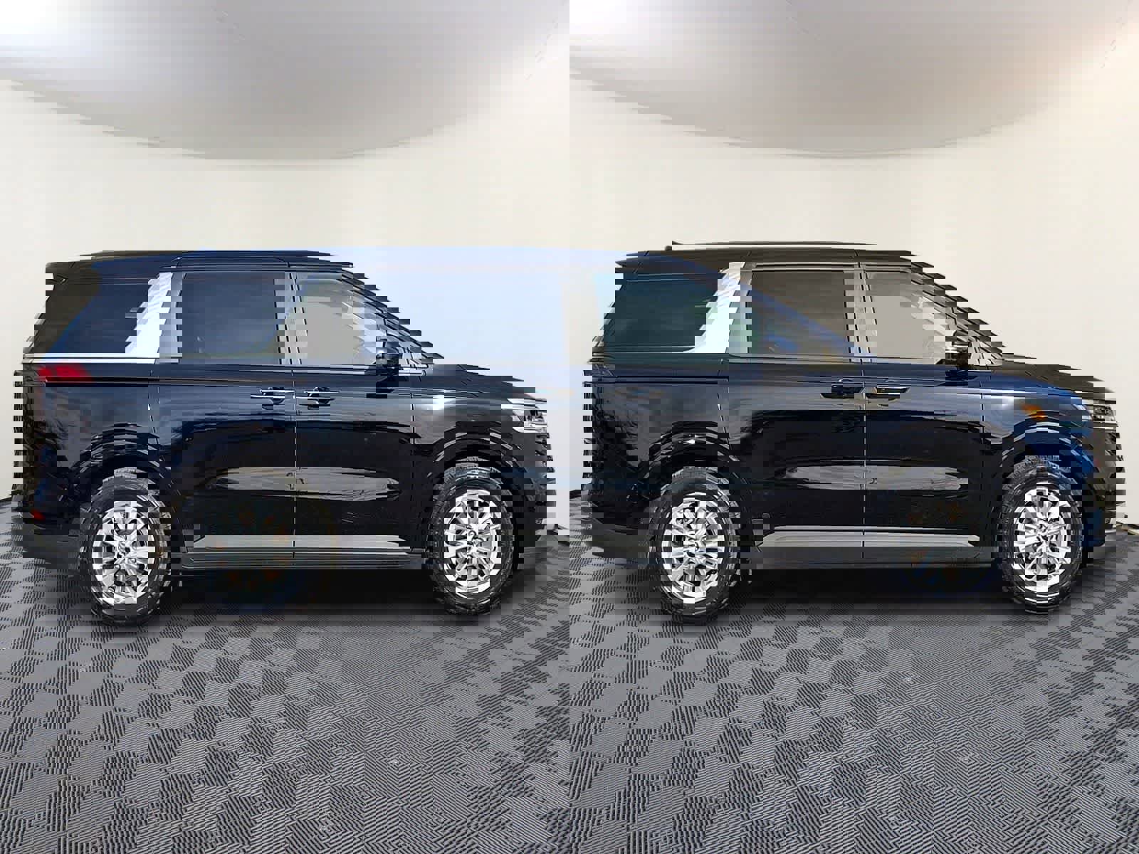 Used 2022 Kia Carnival LX image 8