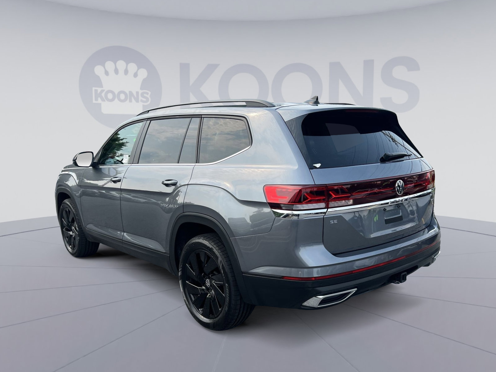 Used 2024 Volkswagen Atlas SE w/ Panoramic Sunroof Package AWD/4WD image 4