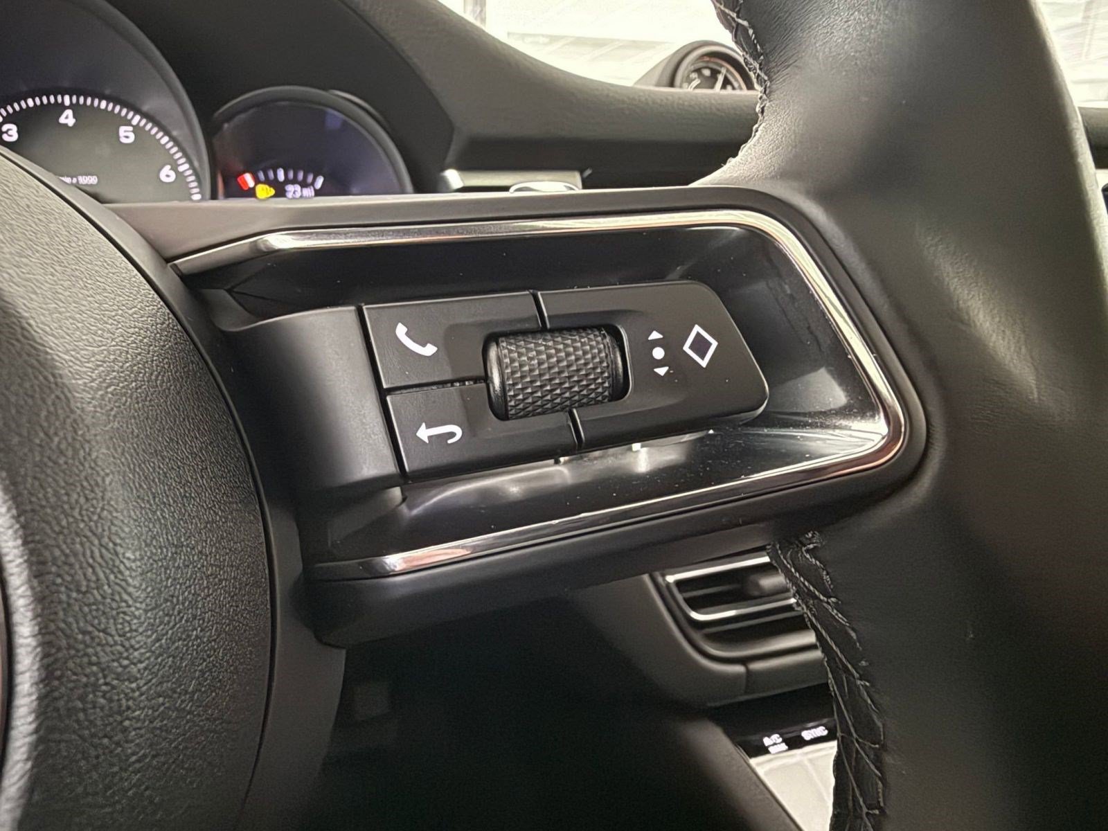 Used 2024 Porsche Macan S AWD/4WD image 15