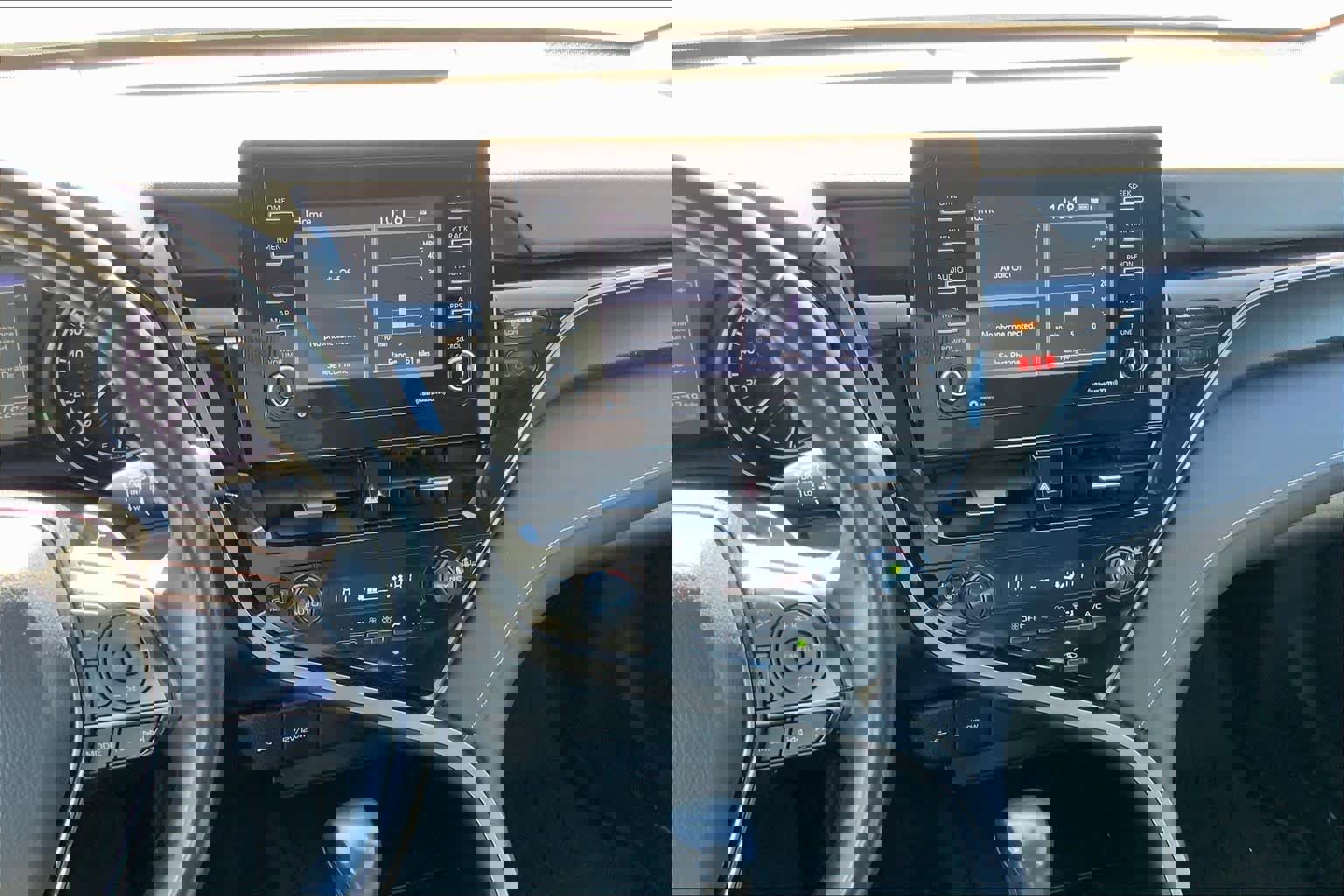 Used 2024 Toyota Camry SE w/ Convenience Package image 7