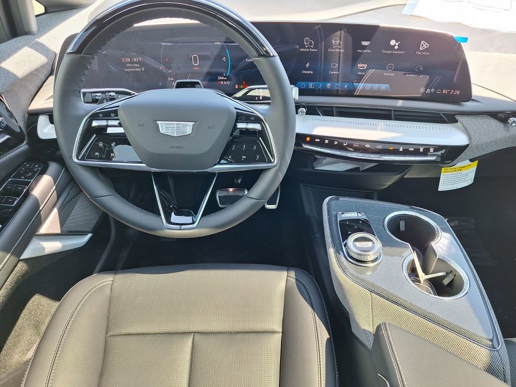 New 2025 Cadillac Optiq Luxury 2 image 10